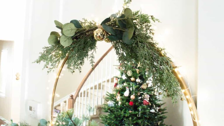 Deck the Halls: Holiday Decorating Fun for Your Senior Living Apartment