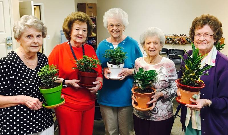 Green thumbs club at Veranda of Pensacola